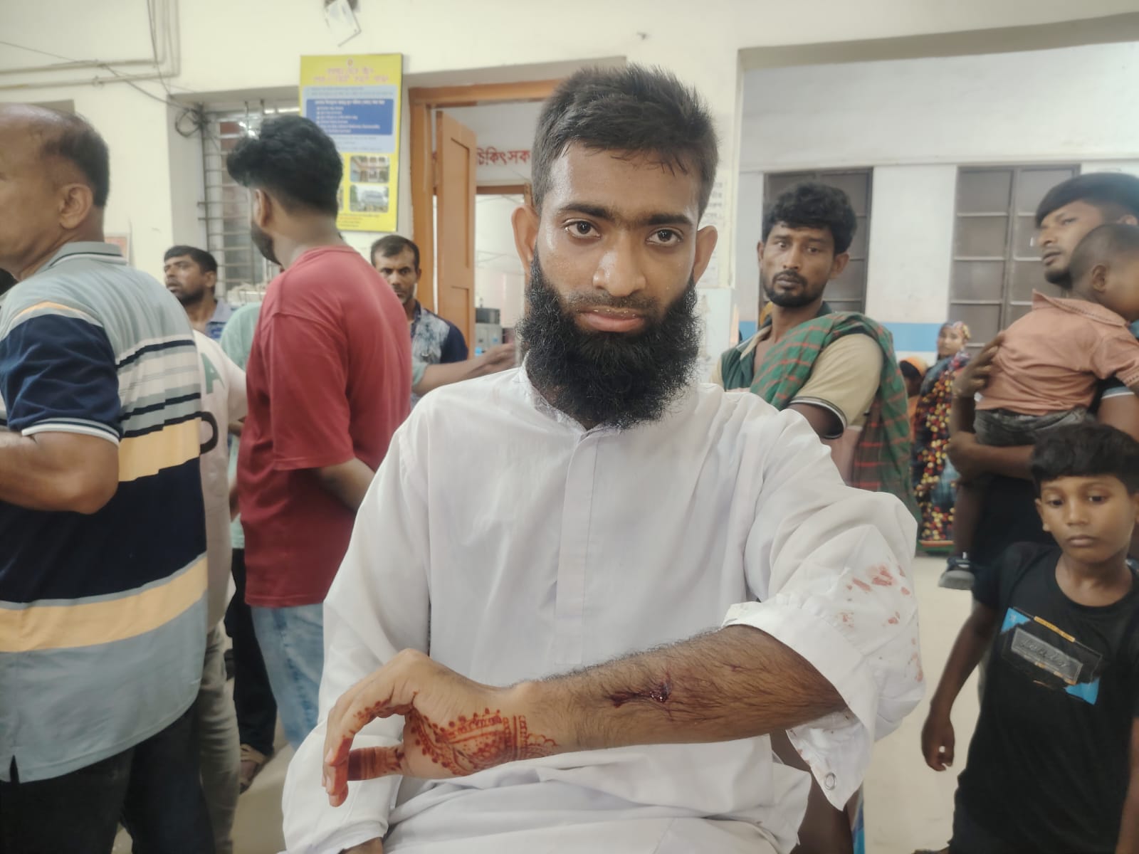 নড়াইলে জমি নিয়ে বিরোধের জেরে ভাইকে পিটিয়ে জখম