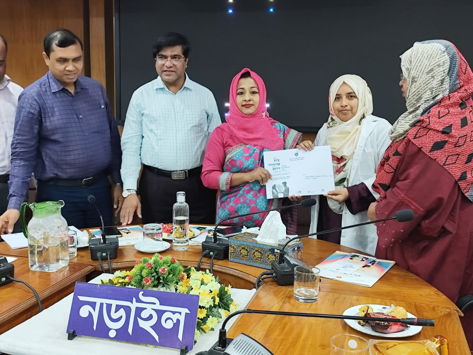 নড়াইলে বিশ্ব জনসংখ্যা দিবস উপলক্ষে ৪ কর্মী ও ৪ প্রতিষ্ঠানকে সনদ ও সন্মাননা প্রদান